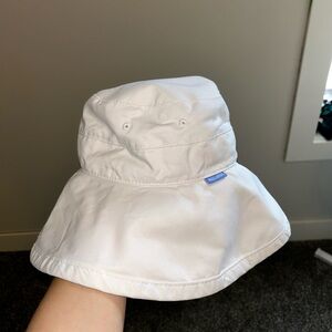 Wallaroo UPF50+ waterproof classic white hat